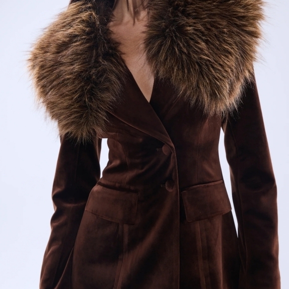 AKIRA Jackets & Blazers - SUNDAY VELVET BLAZER WITH REMOVABLE FUR COLLAR - XL